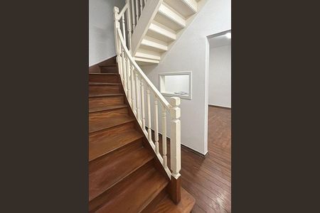 Casa à venda com 240m², 2 quartos e sem vaga