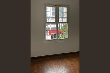 Casa à venda com 240m², 2 quartos e sem vaga