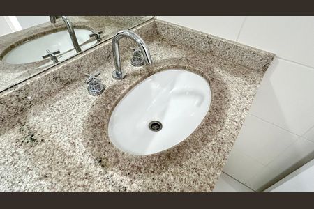 Apartamento à venda com 57m², 2 quartos e 1 vaga Apartamento à venda com 57m², 2 quartos e 1 vagaBanheiro da Suíte