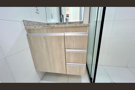 Apartamento à venda com 57m², 2 quartos e 1 vaga Apartamento à venda com 57m², 2 quartos e 1 vagaBanheiro social