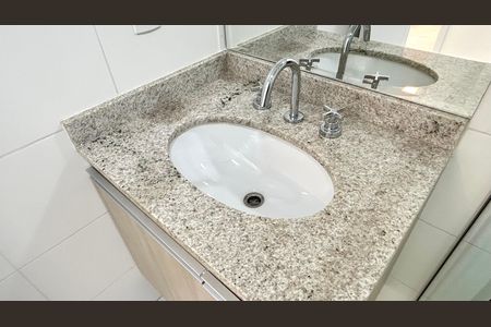 Apartamento à venda com 57m², 2 quartos e 1 vaga Apartamento à venda com 57m², 2 quartos e 1 vagaBanheiro social