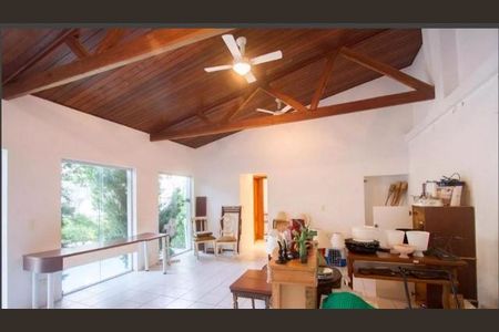 Casa à venda com 440m², 3 quartos e 3 vagas