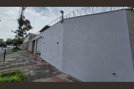 Casa à venda com 115m², 2 quartos e 2 vagas