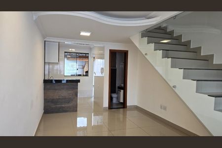 Casa à venda com 115m², 2 quartos e 2 vagas