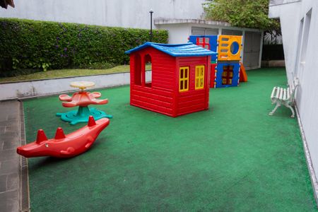 Apartamento à venda com 75m², 2 quartos e 1 vaga Apartamento à venda com 75m², 2 quartos e 1 vagaÁrea comum - Playground