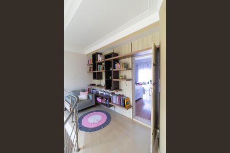 Casa de condomínio à venda com 270m², 4 quartos e 4 vagas Casa de condomínio à venda com 270m², 4 quartos e 4 vagasHall