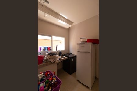 Casa de condomínio à venda com 270m², 4 quartos e 4 vagas Casa de condomínio à venda com 270m², 4 quartos e 4 vagasÁrea de Serviço