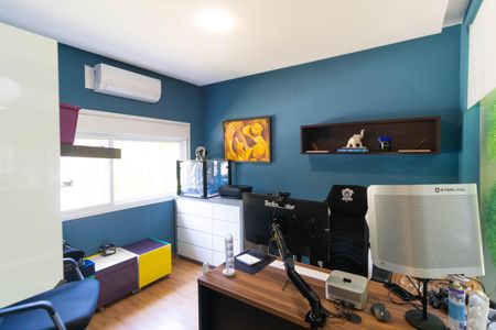 Casa de condomínio à venda com 270m², 4 quartos e 4 vagas Casa de condomínio à venda com 270m², 4 quartos e 4 vagasEscritório