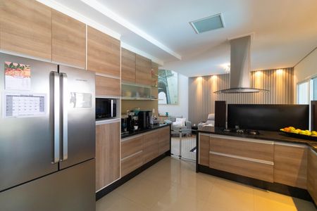 Casa de condomínio à venda com 270m², 4 quartos e 4 vagas Casa de condomínio à venda com 270m², 4 quartos e 4 vagasCozinha