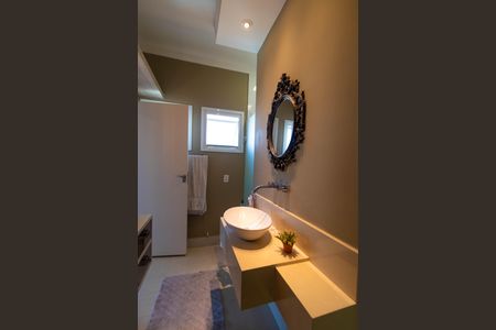 Casa de condomínio à venda com 270m², 4 quartos e 4 vagas Casa de condomínio à venda com 270m², 4 quartos e 4 vagasBanheiro da Suíte 01