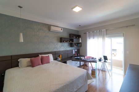 Casa de condomínio à venda com 270m², 4 quartos e 4 vagas Casa de condomínio à venda com 270m², 4 quartos e 4 vagasSuíte 01