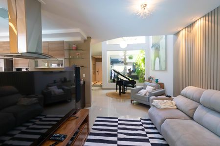 Casa de condomínio à venda com 270m², 4 quartos e 4 vagas Casa de condomínio à venda com 270m², 4 quartos e 4 vagasSalas