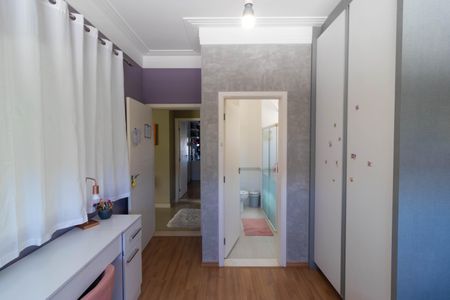 Casa de condomínio à venda com 270m², 4 quartos e 4 vagas Casa de condomínio à venda com 270m², 4 quartos e 4 vagasSuíte 02