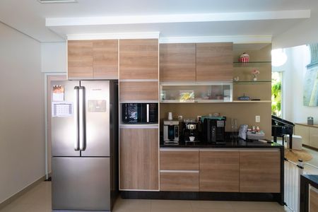 Casa de condomínio à venda com 270m², 4 quartos e 4 vagas Casa de condomínio à venda com 270m², 4 quartos e 4 vagasCozinha