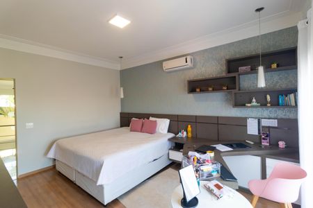 Casa de condomínio à venda com 270m², 4 quartos e 4 vagas Casa de condomínio à venda com 270m², 4 quartos e 4 vagasSuíte 01