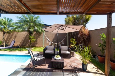 Casa de condomínio à venda com 270m², 4 quartos e 4 vagas Casa de condomínio à venda com 270m², 4 quartos e 4 vagasPiscina