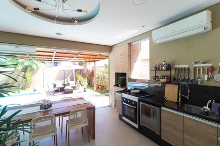 Casa de condomínio à venda com 270m², 4 quartos e 4 vagas Casa de condomínio à venda com 270m², 4 quartos e 4 vagasÁrea Gourmet