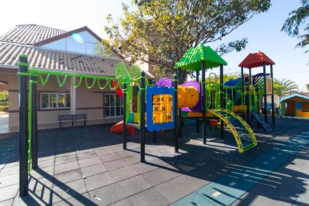 Casa de condomínio à venda com 270m², 4 quartos e 4 vagas Casa de condomínio à venda com 270m², 4 quartos e 4 vagasÁrea comum - Playground