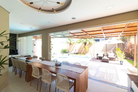 Casa de condomínio à venda com 270m², 4 quartos e 4 vagas Casa de condomínio à venda com 270m², 4 quartos e 4 vagasÁrea Gourmet