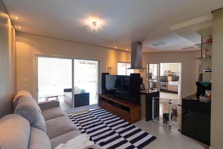 Casa de condomínio à venda com 270m², 4 quartos e 4 vagas Casa de condomínio à venda com 270m², 4 quartos e 4 vagasSalas