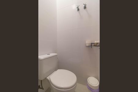 Casa de condomínio à venda com 270m², 4 quartos e 4 vagas Casa de condomínio à venda com 270m², 4 quartos e 4 vagasBanheiro da Suíte 01