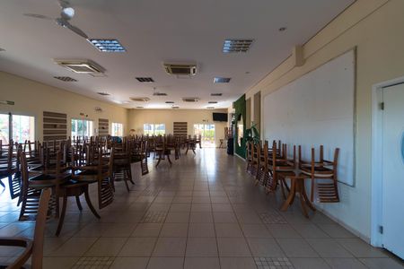 Casa de condomínio à venda com 270m², 4 quartos e 4 vagas Casa de condomínio à venda com 270m², 4 quartos e 4 vagasÁrea comum - Salão de festas