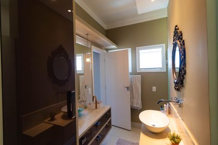 Casa de condomínio à venda com 270m², 4 quartos e 4 vagas Casa de condomínio à venda com 270m², 4 quartos e 4 vagasBanheiro da Suíte 01