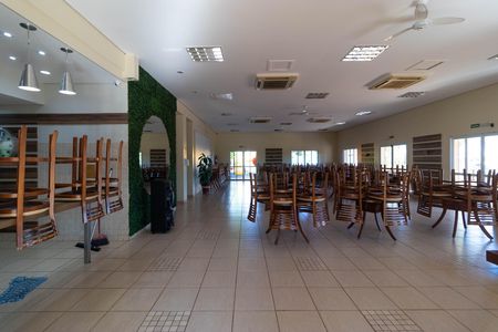 Casa de condomínio à venda com 270m², 4 quartos e 4 vagas Casa de condomínio à venda com 270m², 4 quartos e 4 vagasÁrea comum - Salão de festas