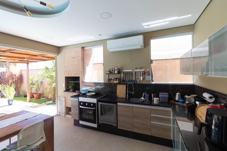 Casa de condomínio à venda com 270m², 4 quartos e 4 vagas Casa de condomínio à venda com 270m², 4 quartos e 4 vagasÁrea Gourmet