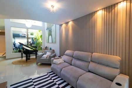 Casa de condomínio à venda com 270m², 4 quartos e 4 vagas Casa de condomínio à venda com 270m², 4 quartos e 4 vagasSalas