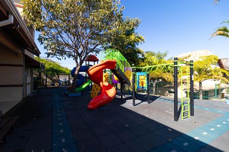 Casa de condomínio à venda com 270m², 4 quartos e 4 vagas Casa de condomínio à venda com 270m², 4 quartos e 4 vagasÁrea comum - Playground