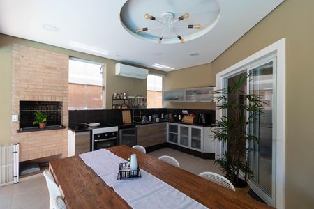 Casa de condomínio à venda com 270m², 4 quartos e 4 vagas Casa de condomínio à venda com 270m², 4 quartos e 4 vagasÁrea Gourmet