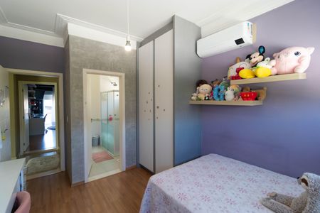 Casa de condomínio à venda com 270m², 4 quartos e 4 vagas Casa de condomínio à venda com 270m², 4 quartos e 4 vagasSuíte 02