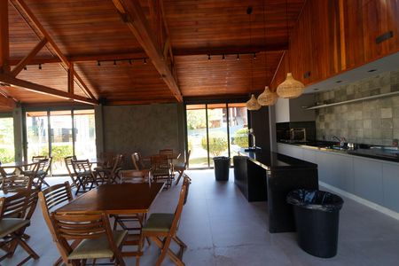 Casa de condomínio à venda com 270m², 4 quartos e 4 vagas Casa de condomínio à venda com 270m², 4 quartos e 4 vagasÁrea comum - Churrasqueira