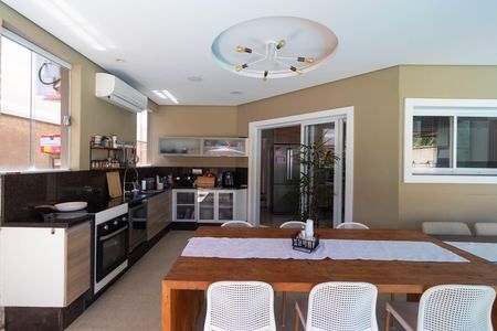 Casa de condomínio à venda com 270m², 4 quartos e 4 vagas Casa de condomínio à venda com 270m², 4 quartos e 4 vagasÁrea Gourmet