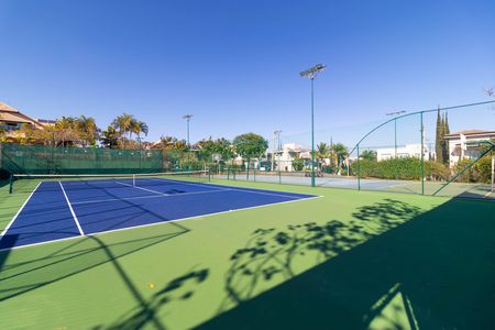Casa de condomínio à venda com 270m², 4 quartos e 4 vagas Casa de condomínio à venda com 270m², 4 quartos e 4 vagasÁrea comum - Quadra de Tenis