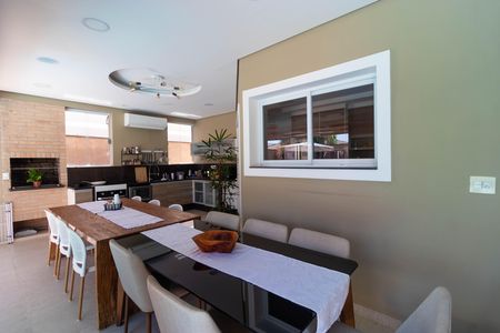 Casa de condomínio à venda com 270m², 4 quartos e 4 vagas Casa de condomínio à venda com 270m², 4 quartos e 4 vagasÁrea Gourmet