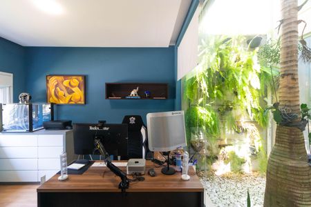 Casa de condomínio à venda com 270m², 4 quartos e 4 vagas Casa de condomínio à venda com 270m², 4 quartos e 4 vagasEscritório