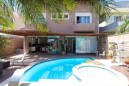 Casa de condomínio à venda com 270m², 4 quartos e 4 vagas Casa de condomínio à venda com 270m², 4 quartos e 4 vagasPiscina