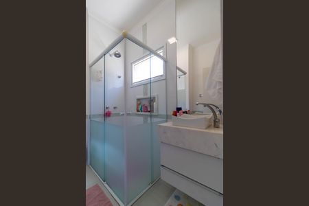 Casa de condomínio à venda com 270m², 4 quartos e 4 vagas Casa de condomínio à venda com 270m², 4 quartos e 4 vagasBanheiro da Suíte 02