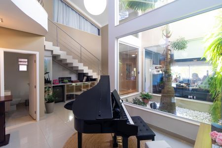 Casa de condomínio à venda com 270m², 4 quartos e 4 vagas Casa de condomínio à venda com 270m², 4 quartos e 4 vagasSalas