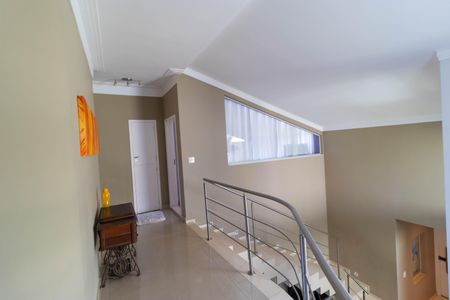 Casa de condomínio à venda com 270m², 4 quartos e 4 vagas Casa de condomínio à venda com 270m², 4 quartos e 4 vagasHall