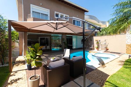 Casa de condomínio à venda com 270m², 4 quartos e 4 vagas Casa de condomínio à venda com 270m², 4 quartos e 4 vagasPiscina