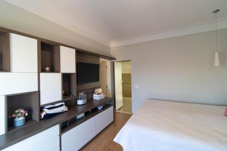 Casa de condomínio à venda com 270m², 4 quartos e 4 vagas Casa de condomínio à venda com 270m², 4 quartos e 4 vagasSuíte 01