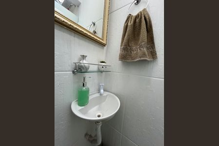 Casa de condomínio à venda com 60m², 2 quartos e 1 vaga Casa de condomínio à venda com 60m², 2 quartos e 1 vagaBanheiro de Serviço