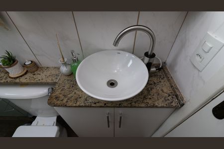 Casa de condomínio à venda com 60m², 2 quartos e 1 vaga Casa de condomínio à venda com 60m², 2 quartos e 1 vagaBanheiro