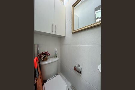 Casa de condomínio à venda com 60m², 2 quartos e 1 vaga Casa de condomínio à venda com 60m², 2 quartos e 1 vagaBanheiro de Serviço