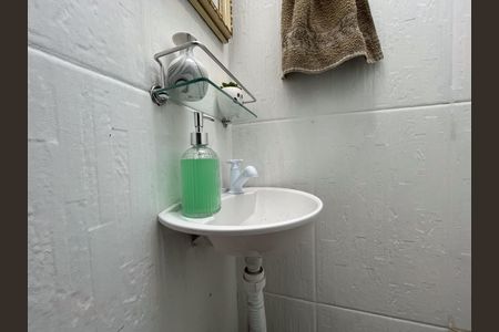 Casa de condomínio à venda com 60m², 2 quartos e 1 vaga Casa de condomínio à venda com 60m², 2 quartos e 1 vagaBanheiro de Serviço