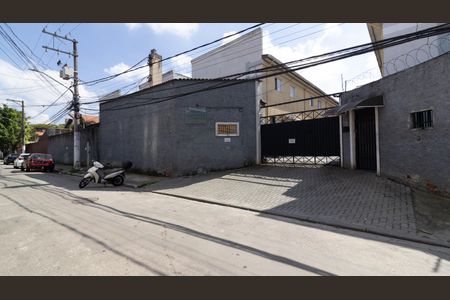 Casa de condomínio à venda com 60m², 2 quartos e 1 vaga Casa de condomínio à venda com 60m², 2 quartos e 1 vagaFachada