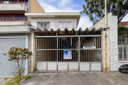 Casa para alugar com 174m², 3 quartos e 2 vagasFachada + plaquinha